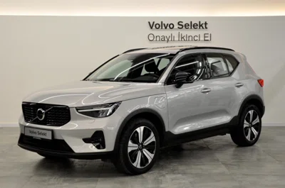 2023 VOLVO XC40