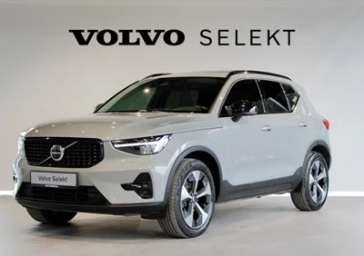 2023 VOLVO XC40