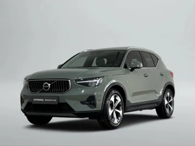 2023 VOLVO XC40